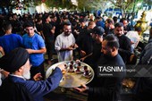 خدمت رسانی به زائران در خیابان‌های اطراف حرم