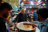 خدمت رسانی به زائران در خیابان‌های اطراف حرم