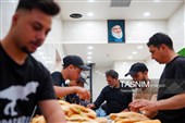 خدمت رسانی به زائران در خیابان‌های اطراف حرم