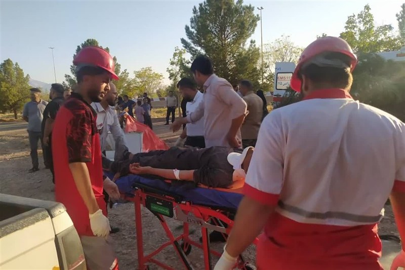 واژگونی وانت در محور هفت‌باغ کرمان با ۲۱ مصدوم و ۲ فوتی