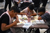 رنگ آمیزی دیوارنگاره توسط کودکان جهان اسلام یادبود شهدای مدرسه میناب