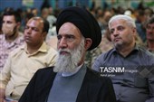 مزار شهدای اصفهان عطرافشانی و غبارروبی شد