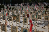 مزار شهدای اصفهان عطرافشانی و غبارروبی شد