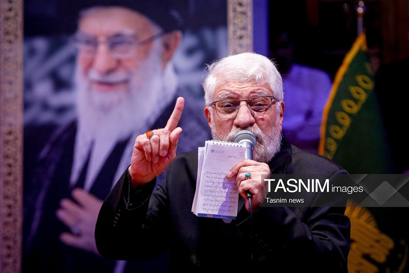 نوای آهنگران در حرم امام رضا (ع)؛ خاطراتی از نماز ظهر عاشورایی زیر آتش خمپارهها