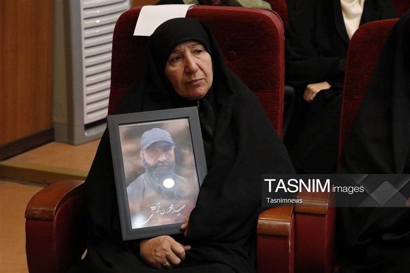 مادری با پنج ستاره بر سینه؛ زنی که از شلمچه تا سیریک داغدار لاله‌ها شد
