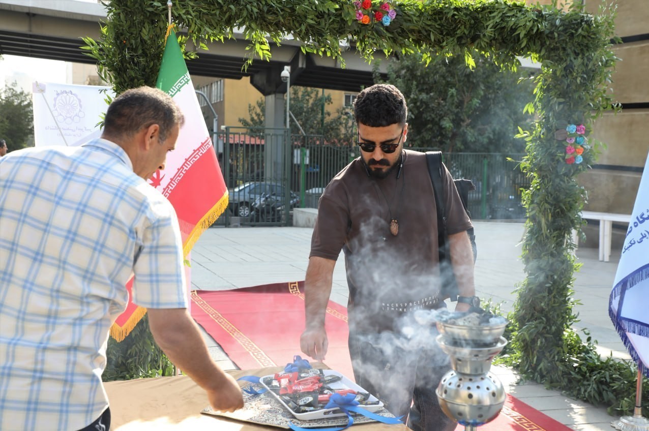 دانشگاه های جمهوری اسلامی ایران , دانشگاه آزاد اسلامی , دانشگاه صنعتی شریف , 