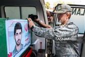 وداع امیر سرلشکر امیر حاتمی فرمانده کل ارتش با پیکر مطهر  شهید «علی‌اکبر گندمی»  در دانشگاه افسری امام علی(ع)